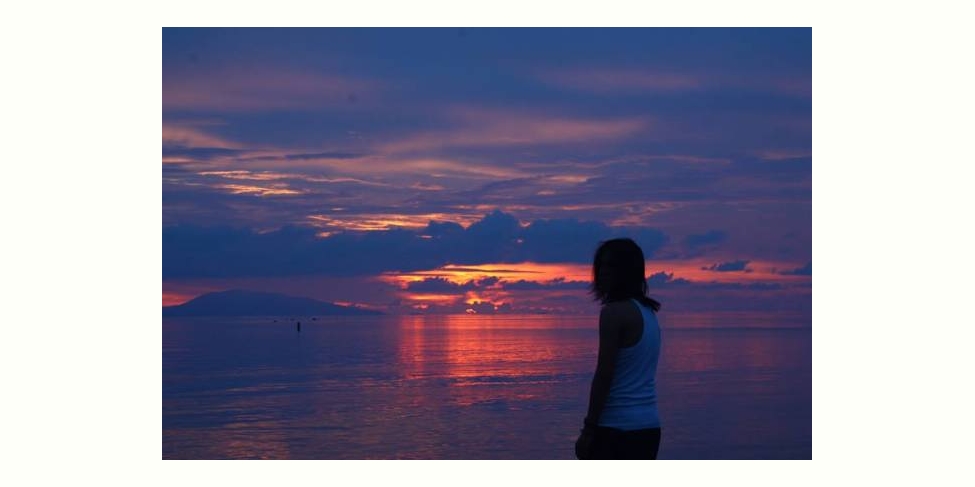 有名なカルデラ湖(タアル湖)のあるバタンガス州の南に位置するブロットビーチの夕景 (Sunset at Brot beach, Batangas)