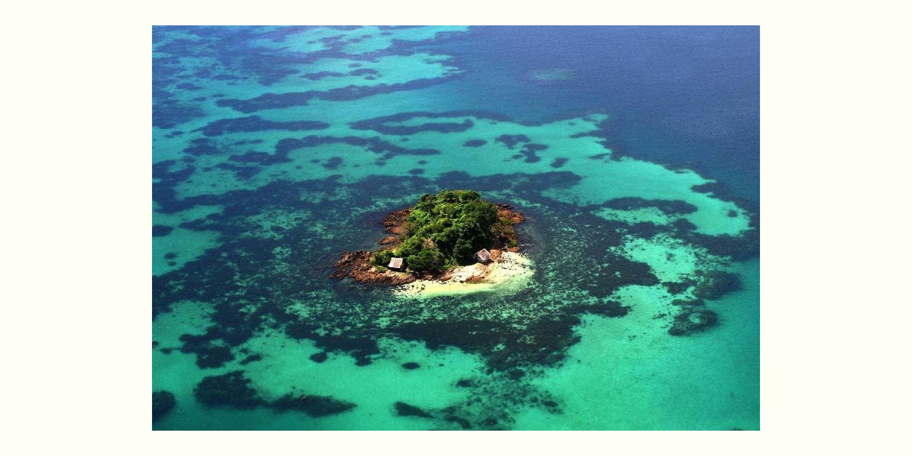 パラワン諸島タイタイに浮かぶ島タグブロ(タブロ)島  (Tagbulo Island, Taytay, Palawan)